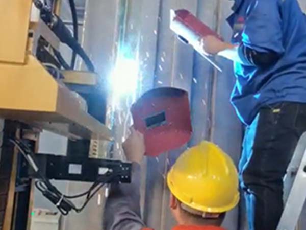 集裝箱焊接機器人工作站 集裝箱焊接機器人工作站
